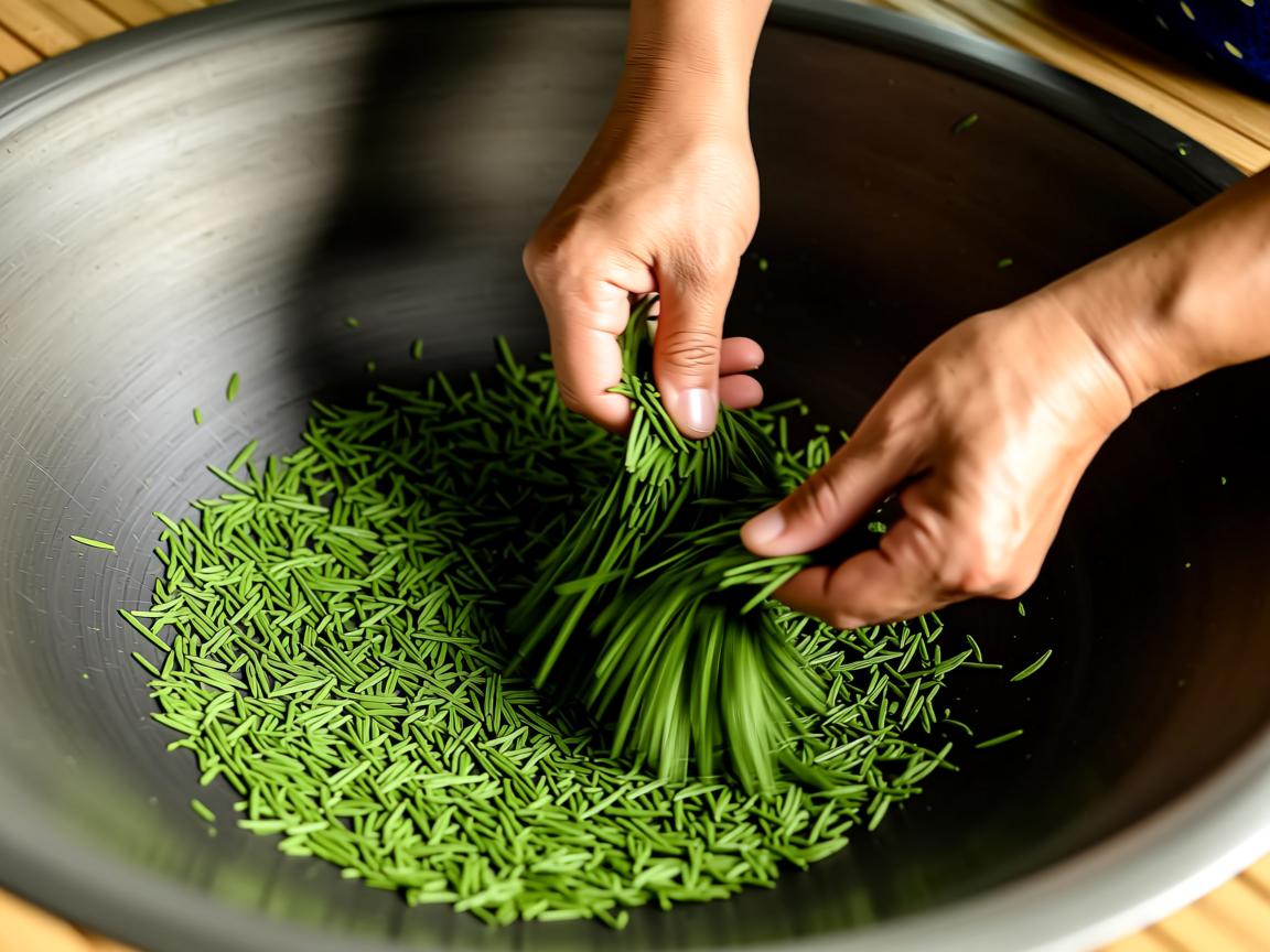 怎么炒茶叶：手工绿茶杀青揉捻做形干燥全流程详解（龙井/碧螺春/毛尖）
