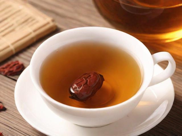 长喝茶的好处:改善心血管健康、增强免疫力与促进代谢的全方位解析