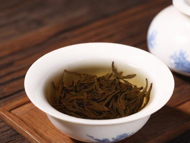 茶是年代越久越好吗？揭秘陈年茶的文化价值与保存技巧