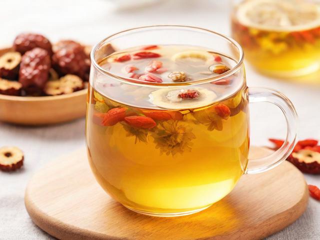 冬季女性养生喝茶指南:红枣桂圆茶、菊花枸杞茶和柠檬蜂蜜茶哪个最适合你?