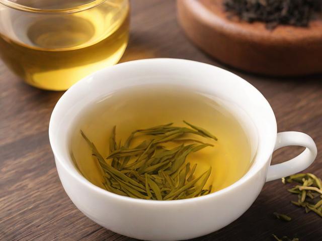 用什么泡茶喝能降尿酸?茶叶和草本植物的科学选择与饮用指南