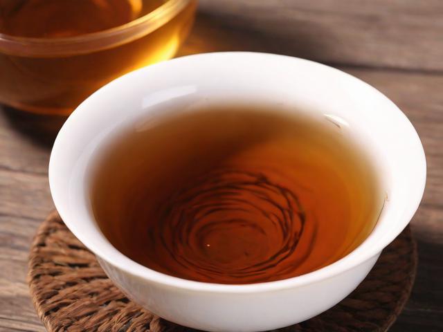 红茶是热性茶还是凉性茶？全面解析红茶的温性特点及适合人群