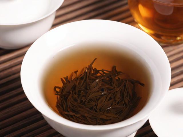 红茶是热性茶还是凉性茶?全面解析红茶的温性特点及适合人群