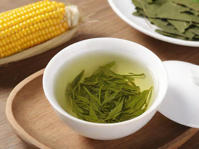 利尿喝什么茶最有效？绿茶、荷叶茶、玉米须茶功效大揭秘