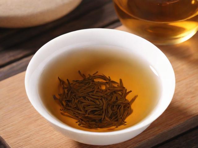 什么泡茶对肝脏好？科学护肝饮茶指南，让你轻松选择适合的茶叶