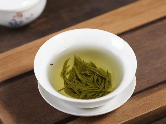 各种茶的功能详解：绿茶、红茶、乌龙茶、普洱茶的健康益处与饮用指南