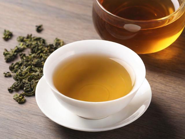 各种茶的功能详解:绿茶、红茶、乌龙茶、普洱茶的健康益处与饮用指南