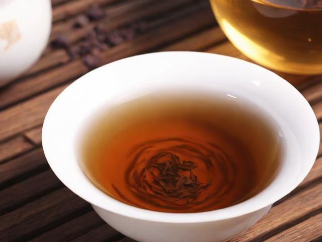 胆囊炎喝茶好不好?科学指导帮你选择适合的茶类