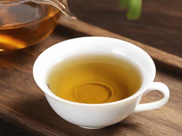 喝什么茶叶可降尿酸？绿茶、乌龙茶和普洱茶的功效对比与饮用指南