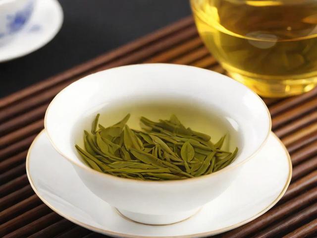 喝什么茶叶去油最有效？绿茶、普洱茶还是乌龙茶？