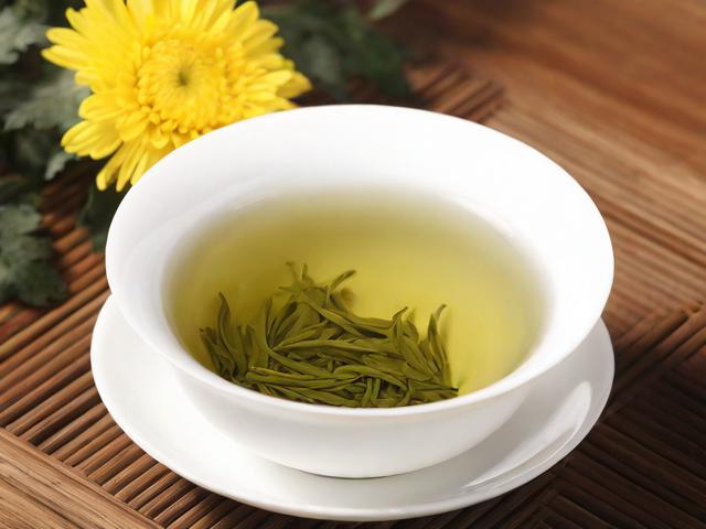 什么茶叶降尿酸效果好？绿茶、普洱茶、菊花茶助你管理尿酸水平