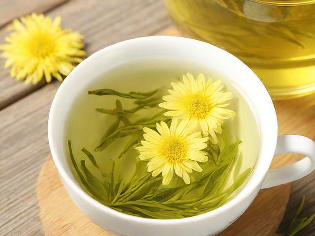 控制血压的茶叶有哪些?绿茶、普洱茶和菊花茶的功效与饮用建议