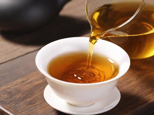 茶叶有油吗？揭秘茶叶表面油状物的真相及健康影响