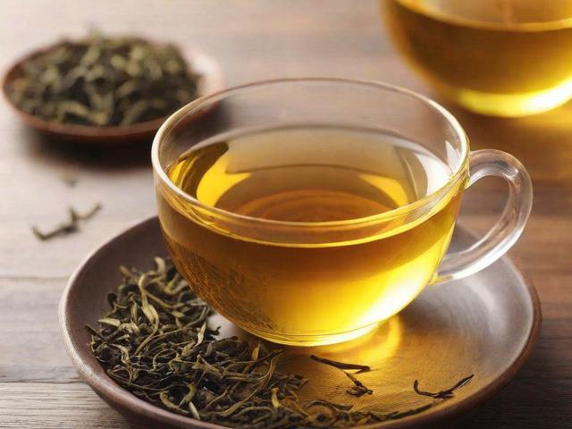 茶叶有油吗？揭秘茶叶表面油状物的真相及健康影响
