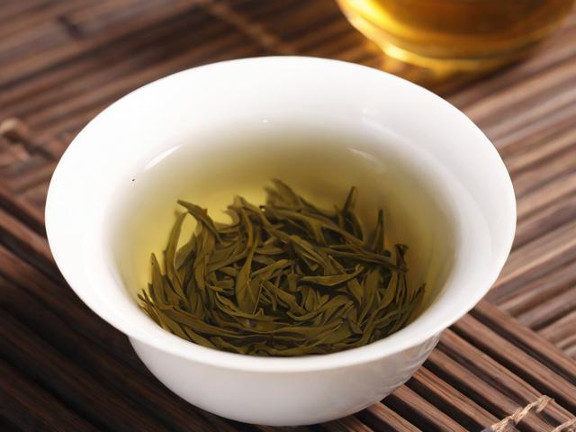 喝茶叶能减肥吗？科学解析茶叶减肥原理与正确饮用方法
