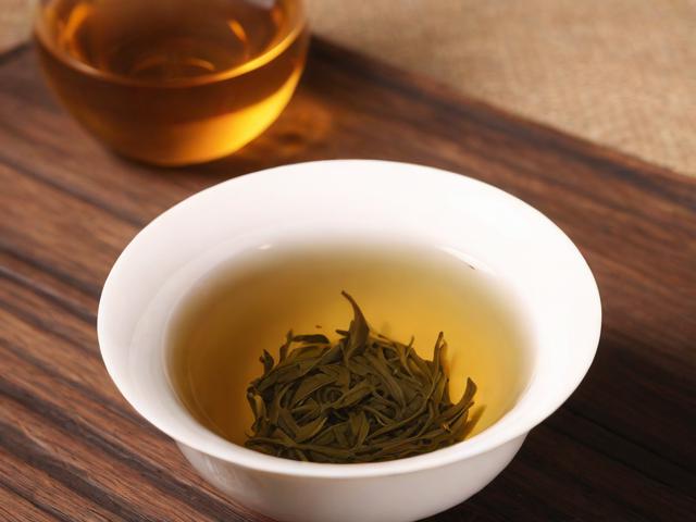 过期茶叶能喝吗？全面解析过期茶叶对健康的影响及判断方法