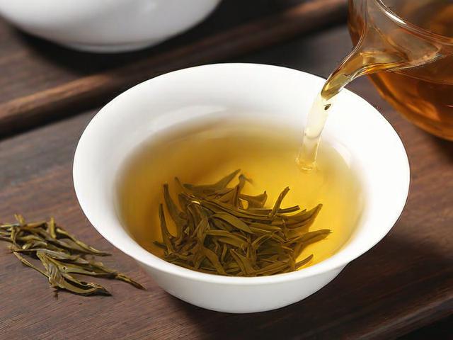 茶叶泡脚的功效与作用:改善失眠、促进血液循环的养生秘诀