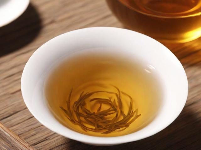 喝茶叶水有什么好处和坏处?全面解析茶叶的功效与注意事项