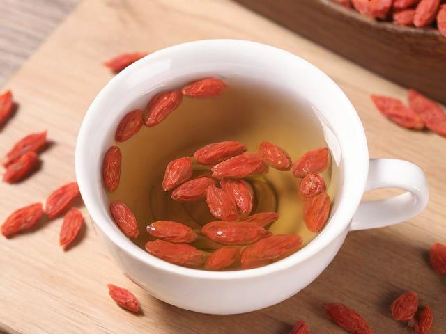 枸杞可以和茶叶一起泡水喝吗_搭配比例与健康功效全解析