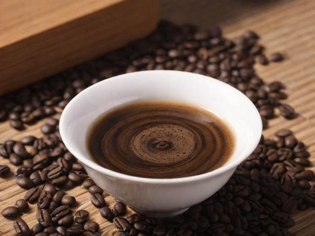 茶叶里有咖啡因吗?全面解析各类茶叶的咖啡因含量及选择技巧