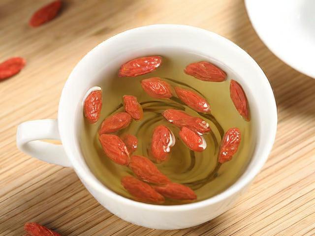 枸杞能和茶叶一起泡水喝吗_不同茶叶搭配枸杞的功效与方法