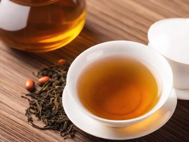 吃药能喝茶叶水吗?全面解析药物与茶叶水的相互作用及注意事项