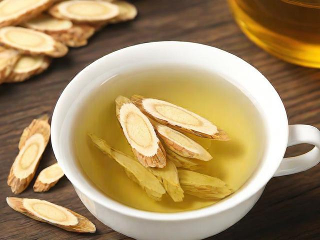 黄芪能和茶叶一起泡水喝吗_科学搭配方法与健康益处