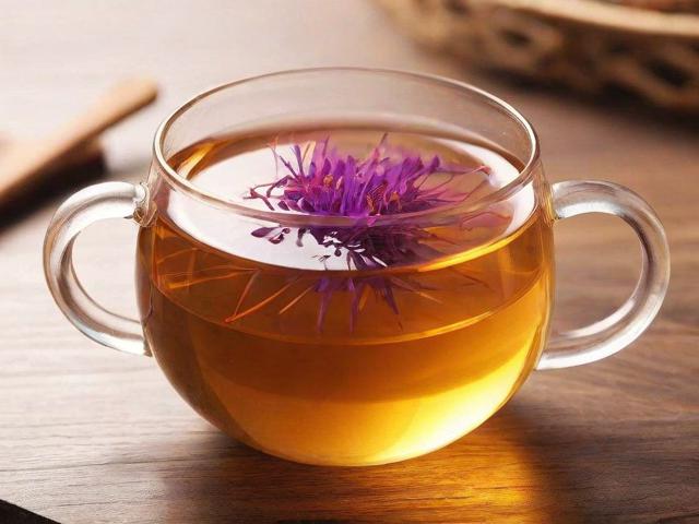藏红花可以和茶叶一起泡水喝吗?搭配比例与健康功效全解析