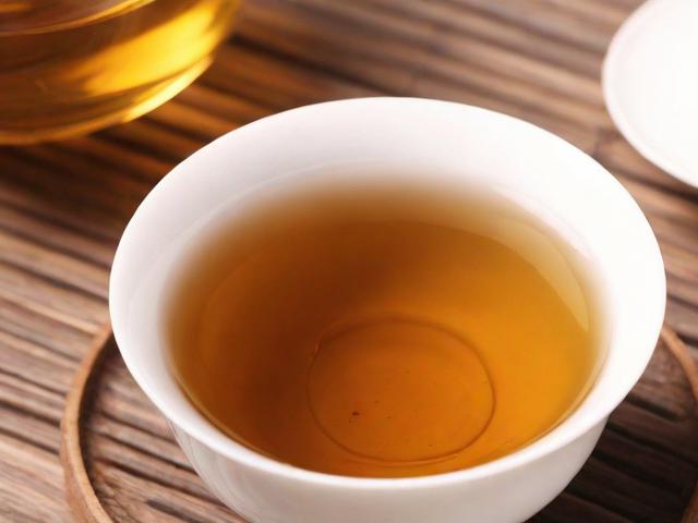 茶叶水能吃药吗?了解饮茶与服药的科学搭配方法