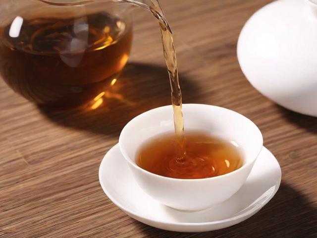 茶叶过期能喝吗？全面解析安全性、口感变化与实用处理方法
