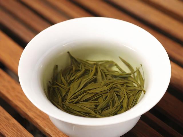 茶叶过期能喝吗?全面解析安全性、口感变化与实用处理方法