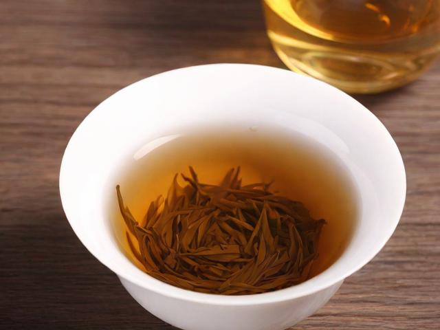 茶叶泡几次就不能喝了？科学解析不同茶类的冲泡次数与技巧