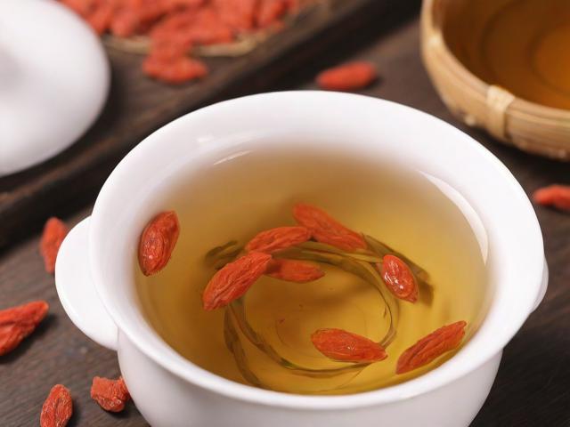 茶叶能和枸杞一起泡吗？科学解析与搭配建议全攻略