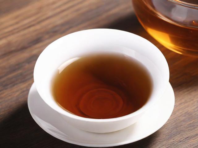 高血压可以喝茶叶吗？科学解答适合高血压人群的饮茶指南