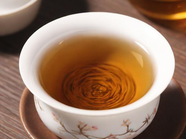 茶叶隔夜能喝吗?科学解析隔夜茶是否安全及健康建议
