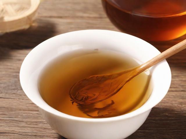 茶叶泡脚有什么好处？揭秘6大健康功效与科学使用方法