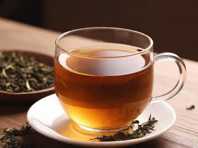 吃药能喝茶叶茶吗？这些茶饮要避免，这些可以放心喝