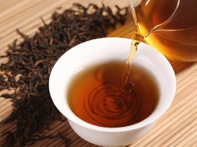 茶叶对胃有伤害吗？科学解析不同茶类对胃的影响及饮用建议