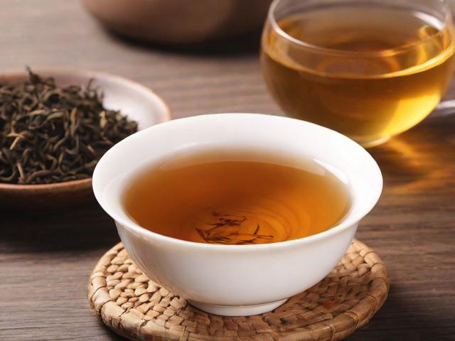 吃中药能喝茶叶水吗?科学解析饮茶与中药的相互影响