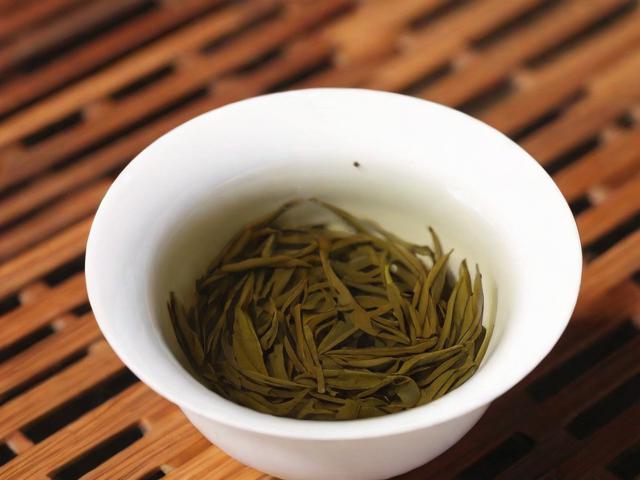 吃茶叶对身体有害吗？科学解析直接食用茶叶的健康影响