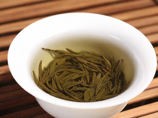 吃茶叶对身体有害吗?科学解析直接食用茶叶的健康影响