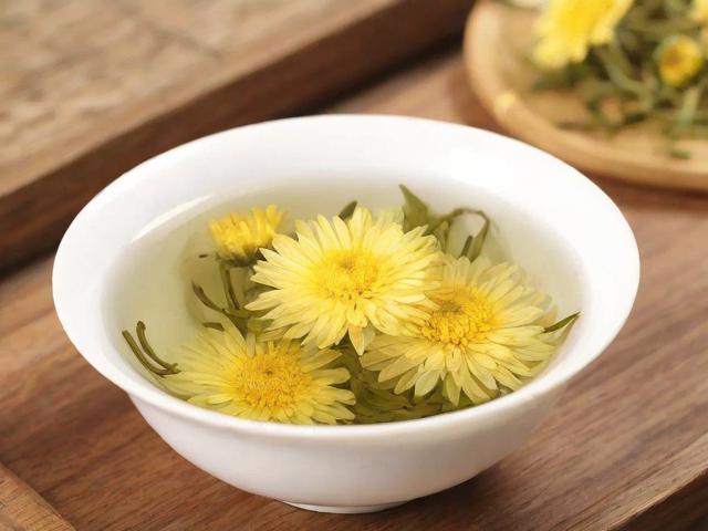 菊花可以和茶叶一起泡吗？科学搭配方法与功效全解析