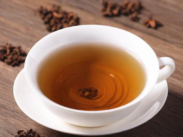 痛风能喝茶叶水吗？科学解答与适合痛风患者的茶饮推荐
