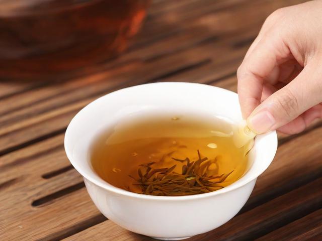 洗茶叶的正确方法与技巧:哪些茶要洗,哪些不用洗?