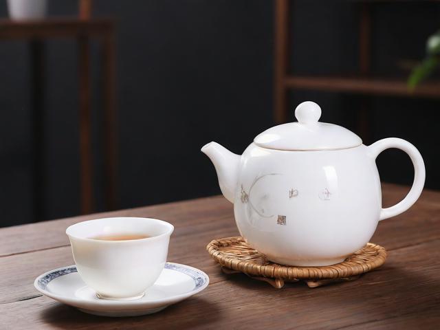 掌握喝茶的一些礼貌规矩,提升你的茶文化修养与社交魅力